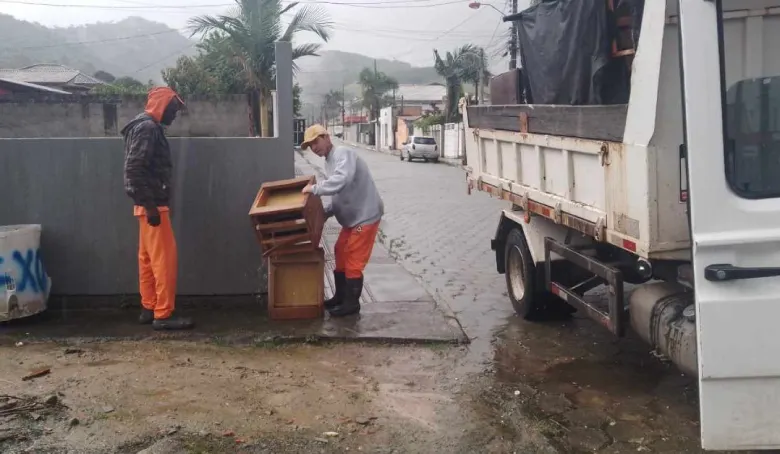 Mutirão de limpeza avança na Região Norte de São José Mutirão de limpeza avança na Região Norte de São José