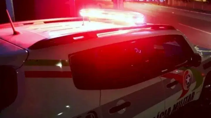 Homem é assassinado a tiros enquanto segurava a filha no colo em FlorianópolisAtaque aconteceu em frente ao prédio da vítima, no bairro Campeche Homem é assassinado a tiros enquanto segurava a filha no colo em FlorianópolisAtaque aconteceu em frente ao prédio da vítima, no bairro Campeche