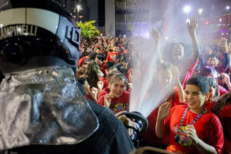 Bombeiro Mirim forma 726 crianças em São José e celebra cidadania Bombeiro Mirim forma 726 crianças em São José e celebra cidadania