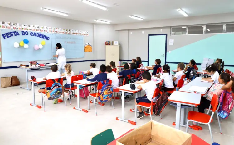 Prefeitura de Florianópolis lança edital para educadores e apoio escolar Prefeitura de Florianópolis lança edital para educadores e apoio escolar