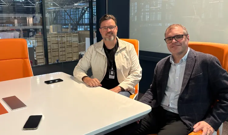 Fábio Fiedler e Robinson Soares, sócios da Insight Engenharia e Consultoria, em reunião sobre o projeto de revitalização da Praça Pio XII em Florianópolis.