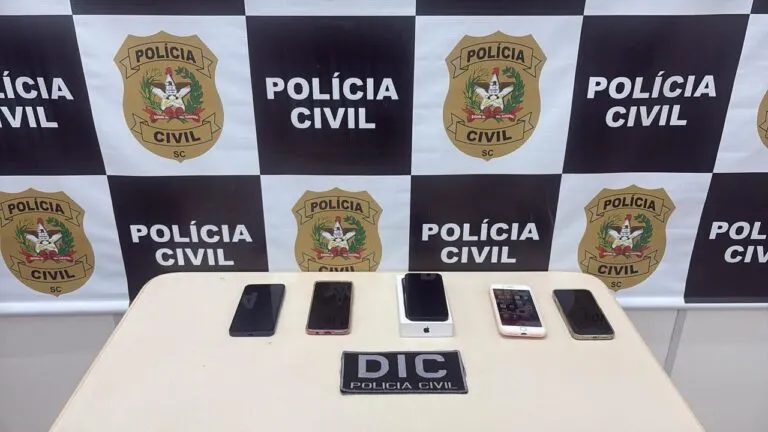 Suspeito preso em operação da Polícia Civil por roubo em Palhoça