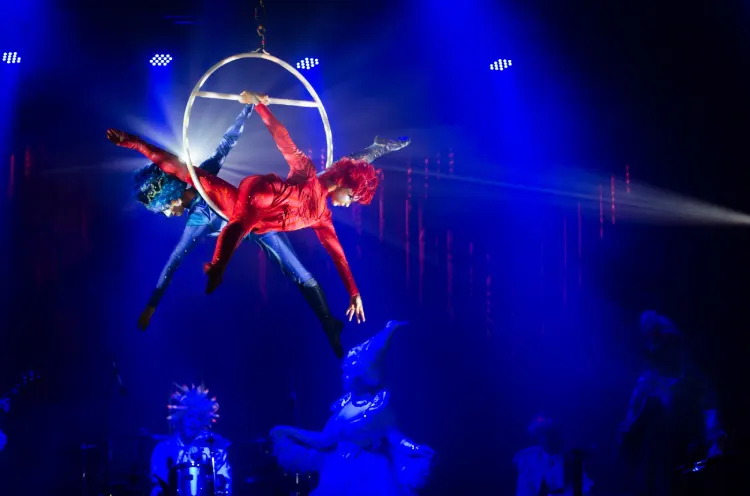 Magia e arte celebram o “Natal Floripa 100 anos de luz” em espetáculo inédito