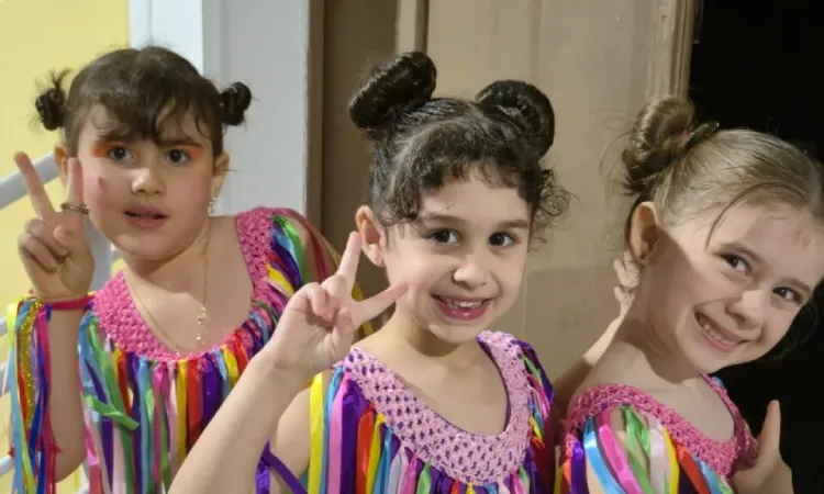 Sesc leva arte e emoção ao Theatro Adolpho Mello em São José