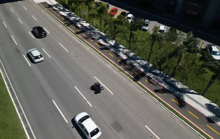 Nova ciclovia reorganiza fluxo entre Centro e Sul da Ilha Nova ciclovia reorganiza fluxo entre Centro e Sul da Ilha