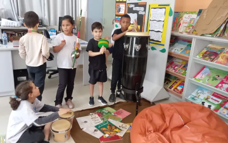 Infância explora ancestralidade africana com livros, música e arte Infância explora ancestralidade africana com livros, música e arte