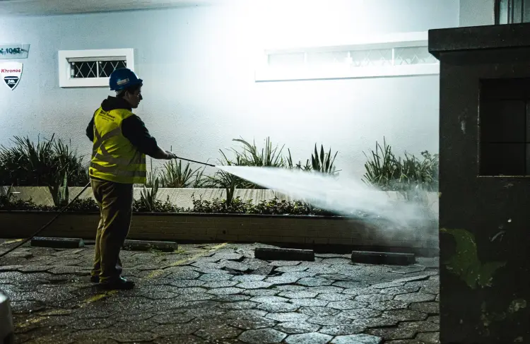 Operação Calçada Limpa avança com equipe própria em São José Operação Calçada Limpa avança com equipe própria em São José