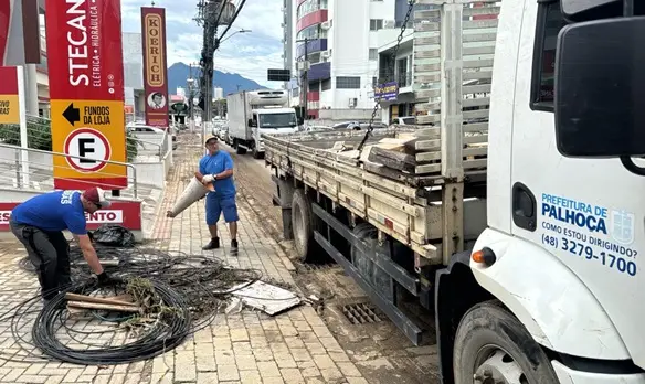Força-tarefa de limpeza reforça recuperação de Palhoça após temporais Força-tarefa de limpeza reforça recuperação de Palhoça após temporais