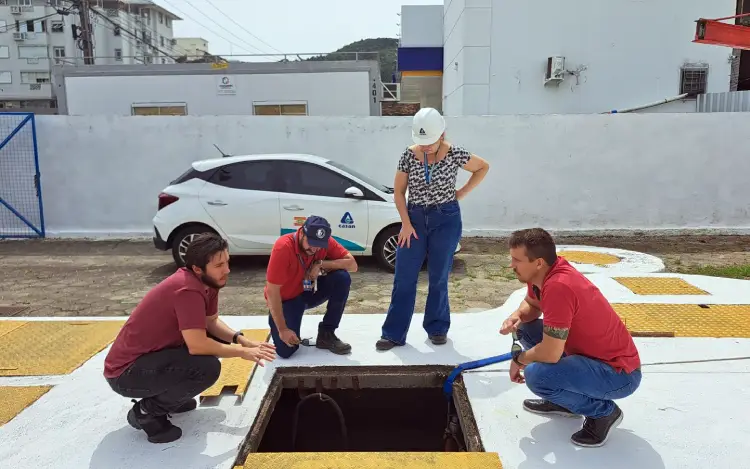 CASAN reforçaria o saneamento no Norte da Ilha com vistorias, equipamentos reserva e novo módulo na ETE Canasvieiras, garantindo operação segura durante o verão.