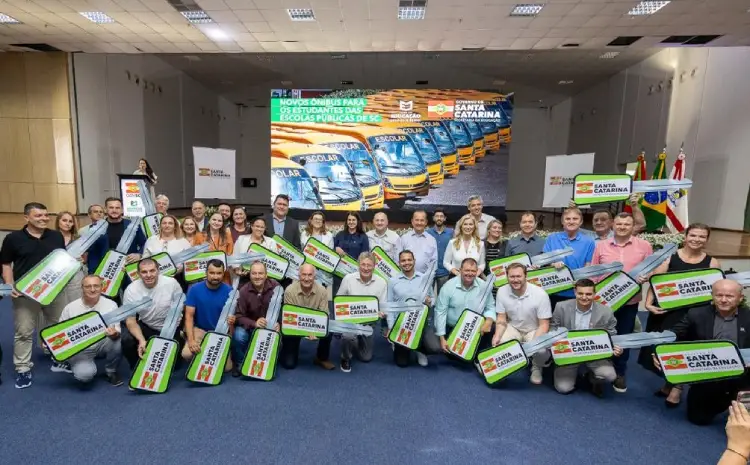Governo estadual amplia política educacional com frota escolar Governo estadual amplia política educacional com frota escolar