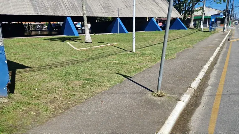 Ponte do Imaruim passa por manutenção urbana em Palhoça, envolvendo limpeza, jardinagem, valorização da Praça da AERPI e melhoria da qualidade de vida da população local.