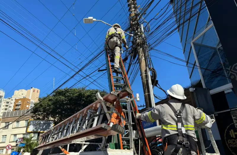 Fiação irregular mobiliza CELESC e fiscalização em SC Fiação irregular mobiliza CELESC e fiscalização em SC