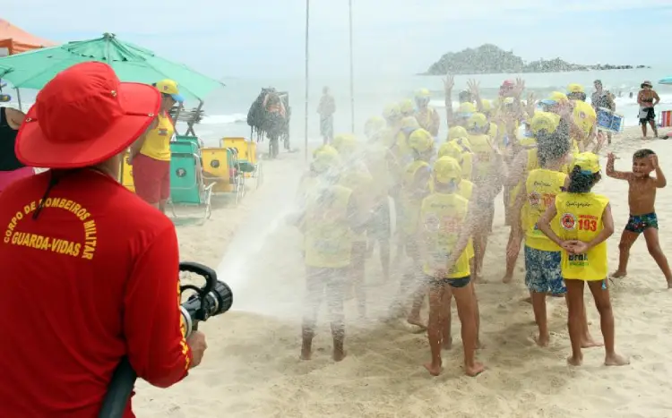 Estação verão fortalece educação aquática do Programa Golfinho Estação verão fortalece educação aquática do Programa Golfinho