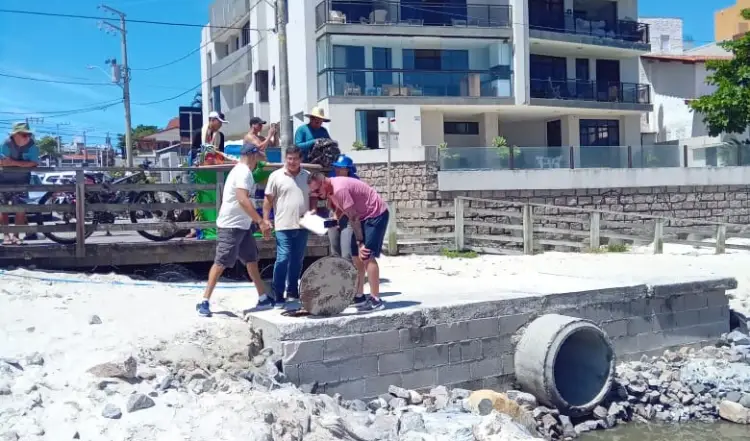 Fiscalização de esgotos na Grande Florianópolis: CASAN inicia programa com 4 mil vistorias para combater ligações irregulares e orientar moradores.