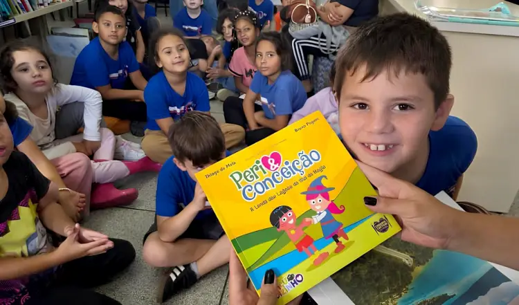 Rede de ensino de Florianópolis amplia ensino integral para 41% das matrículas nos anos iniciais, beneficiando quase 5 mil estudantes em 2026.