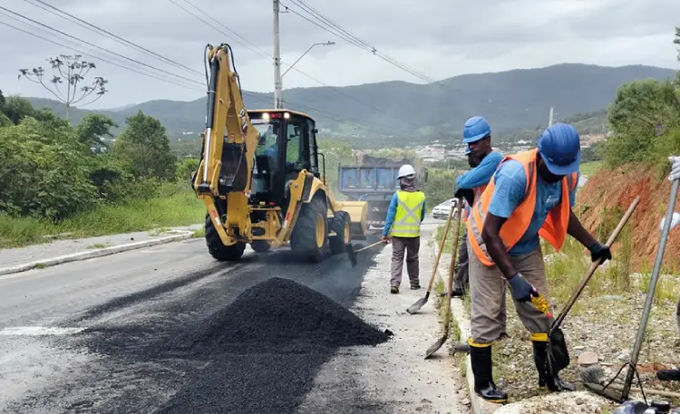 CASAN conclui adutora em São José, ampliando abastecimento em Forquilhas, com investimento público, integração à ETE Potecas e previsão de operação em fevereiro.