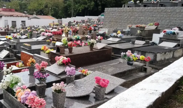 Cemitérios de Florianópolis mudam modelo de gestão com edital que abre credenciamento de funerárias e garante transparência de preços.