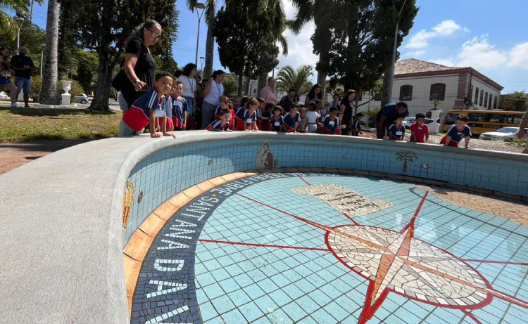 Crianças de São José trocam sala de aula pelas ruas da cidade Crianças de São José trocam sala de aula pelas ruas da cidade