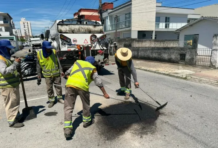 São José acelera tapa-buracos com 2,5 mil reparos São José acelera tapa-buracos com 2,5 mil reparos