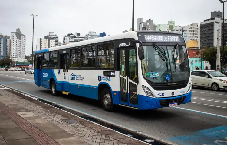Fim do pagamento embarcado acelera ônibus em Florianópolis Fim do pagamento embarcado acelera ônibus em Florianópolis