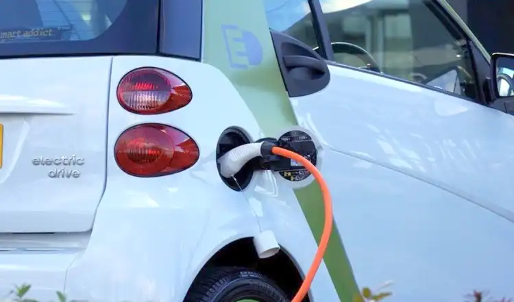 Florianópolis aprova 34 pontos de recarga para veículos elétricos em parques e estacionamentos públicos, sem custo ao município, via credenciamento de empresas privadas. Florianópolis aprova 34 pontos de recarga para veículos elétricos em parques e estacionamentos públicos, sem custo ao município, via credenciamento de empresas privadas.