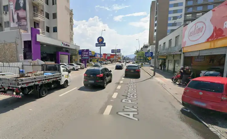 Faixa exclusiva para ônibus será implantada na Av. Presidente Kennedy, em São José, após conclusão da macrodrenagem. Medida experimental vale no horário de pico. Faixa exclusiva para ônibus será implantada na Av. Presidente Kennedy, em São José, após conclusão da macrodrenagem. Medida experimental vale no horário de pico.