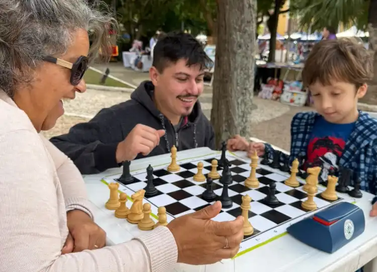 A Feira da Freguesia reuniu cultura, artesanato, gastronomia e famílias no Centro Histórico de São José neste domingo (14). A Feira da Freguesia reuniu cultura, artesanato, gastronomia e famílias no Centro Histórico de São José neste domingo (14).