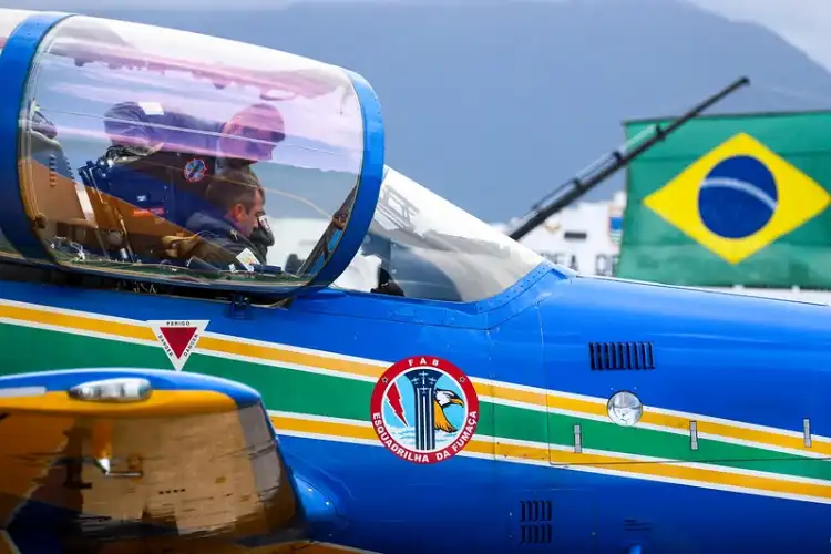 A Esquadrilha da Fumaça se apresenta em Florianópolis no dia 21 de junho, na Beira-mar Continental, com entrada gratuita e programação a partir das 14h30