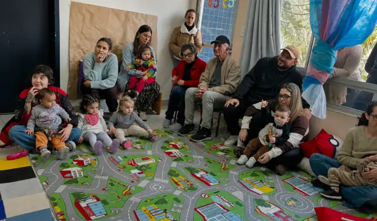 Conheça como a cultura manezinha no NEIM Lausimar Maria Laus une tarrafada, renda de bilro e culinária típica na educação infantil do Rio Vermelho. Conheça como a cultura manezinha no NEIM Lausimar Maria Laus une tarrafada, renda de bilro e culinária típica na educação infantil do Rio Vermelho.