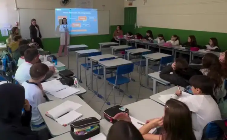 Projeto DIBEA nas Escolas apresenta aos estudantes temas ligados ao bem-estar animal, guarda responsável e respeito aos animais domésticos. Projeto DIBEA nas Escolas apresenta aos estudantes temas ligados ao bem-estar animal, guarda responsável e respeito aos animais domésticos.