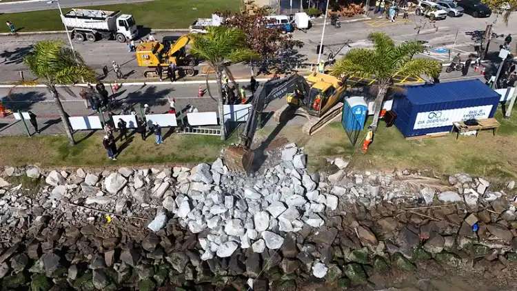 Obras da Marina Beira-Mar Norte começam em Florianópolis com enroncamento, dragagem e criação de parque urbano na orla.