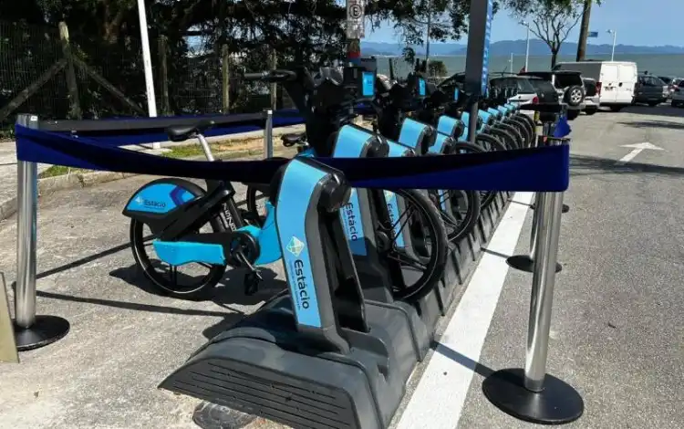 Bicicletas compartilhadas somam mais de 24 mil usuários em Florianópolis no primeiro semestre de 2026, com média de 8,77 km por viagem. Bicicletas compartilhadas somam mais de 24 mil usuários em Florianópolis no primeiro semestre de 2026, com média de 8,77 km por viagem.
