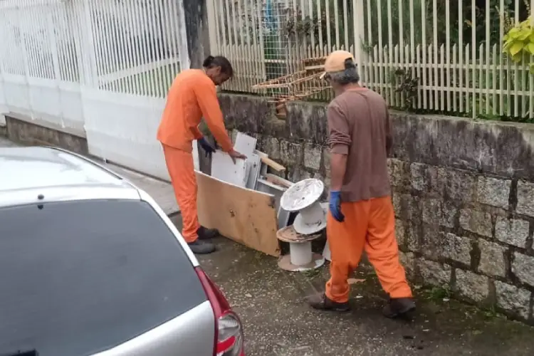 São José recolhe 4,5 mil toneladas de móveis e eletrodomésticos descartados irregularmente em oito meses, com custo mensal de R$ 490 mil. São José recolhe 4,5 mil toneladas de móveis e eletrodomésticos descartados irregularmente em oito meses, com custo mensal de R$ 490 mil.
