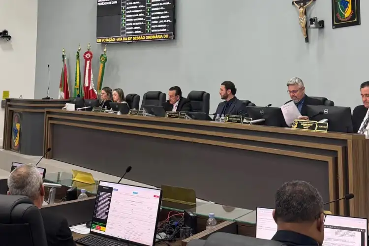 Vereadores cobram melhorias em infraestrutura, segurança e modernização da coleta de lixo Vereadores cobram melhorias em infraestrutura, segurança e modernização da coleta de lixo