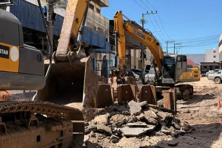 Rua Victor Meirelles é interditada para obras de macrodrenagem em Campinas, São José; acesso fica restrito a moradores e serviços locais. Rua Victor Meirelles é interditada para obras de macrodrenagem em Campinas, São José; acesso fica restrito a moradores e serviços locais.