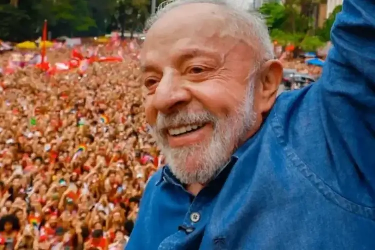 Lula é eleito presidente pela quarta vez após vencer Flávio Bolsonaro no segundo turno das eleições de 2026.