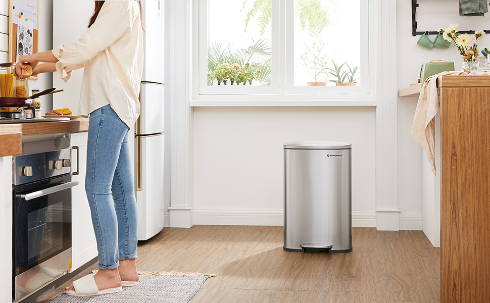 SONGMICS Kitchen Trash Garbage Can, Pedal Rubbish Bin 13.2 Gallons (50L), Silver