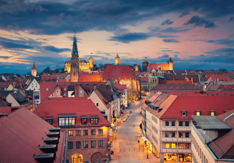 Nürnberg Innenstadt am Abend.