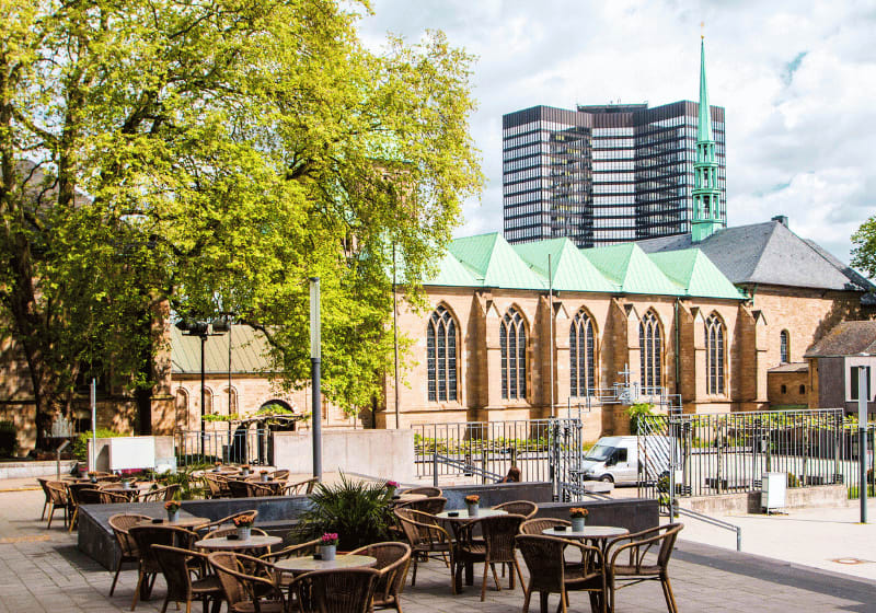 Die Innenstadt von Essen am sonnigen Tag.