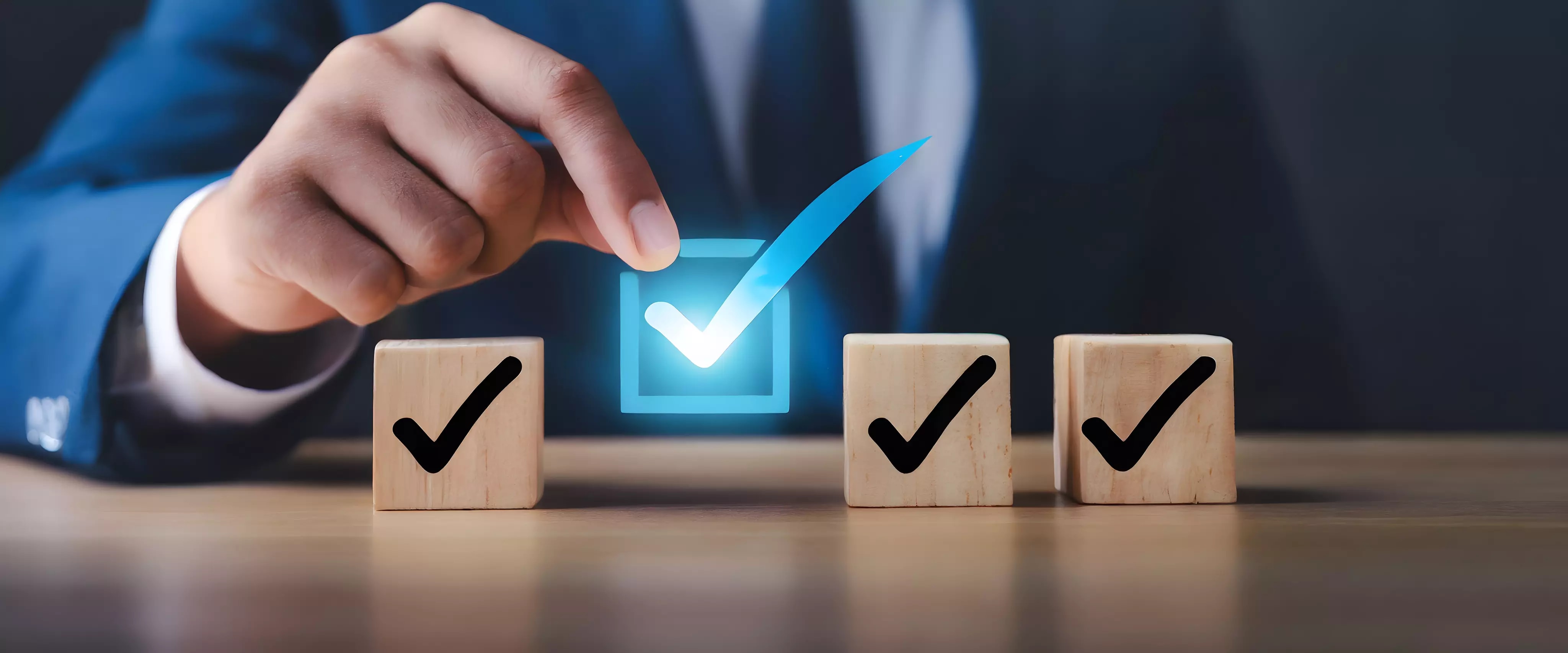 CUN Zertifikate Würfel mit Checkbox-Icons