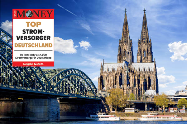 Auszeichnung von FOCUS Money und daneben die Sicht auf den Kölner Dom und die Brücke.