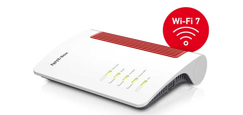 Moderne FRITZ!Box mit weiß-rotem Design und aktiven Status-LEDs, daneben ein rotes Symbol mit der Aufschrift „Wi-Fi 7“ und WLAN-Symbol – Hinweis auf die Unterstützung des neuesten WLAN-Standards.