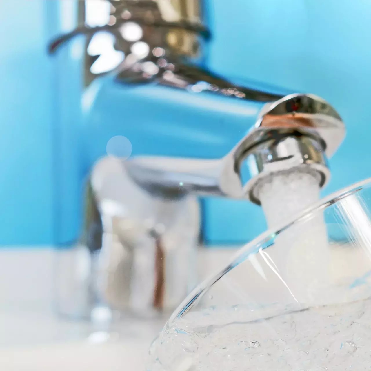Nahaufnahme Wasserhahn Trinkwasser