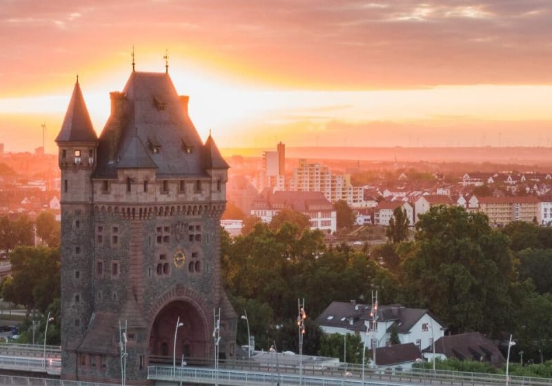 Die Nibelungenbrücke in Worms.