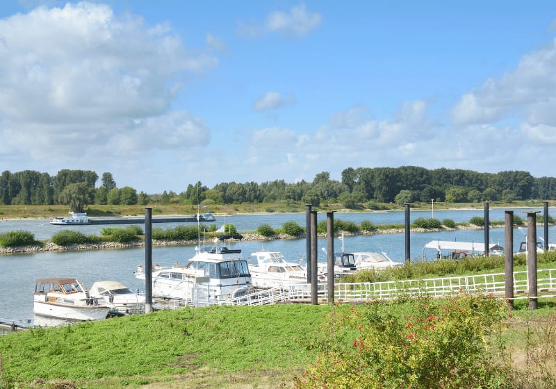 Der Yachthafen am Rhein in Leverkusen.