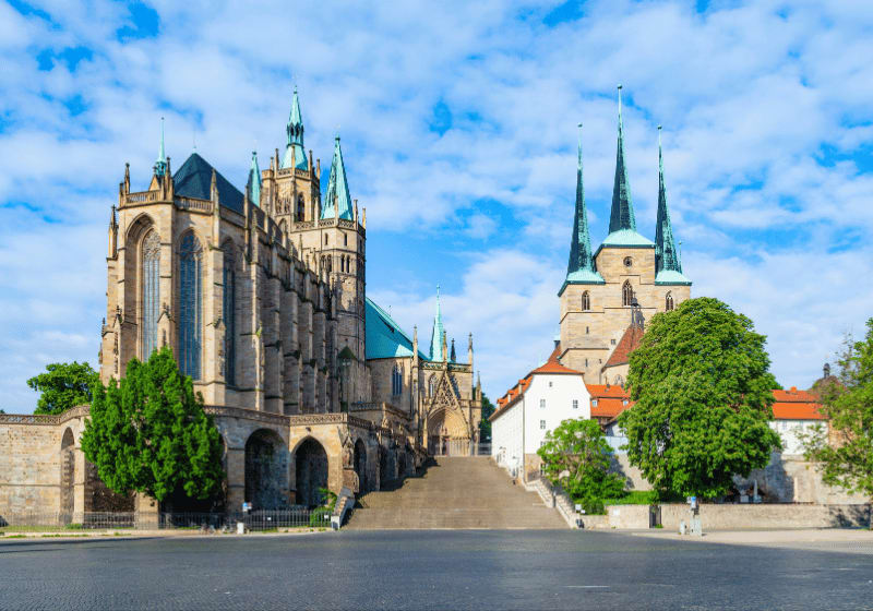 Die Stadt Erfurt mit historischer Kathedrale.