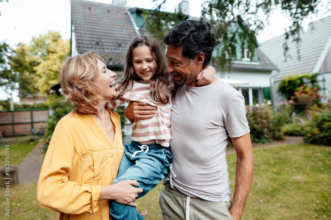 Familie mit kleiner Tochter.