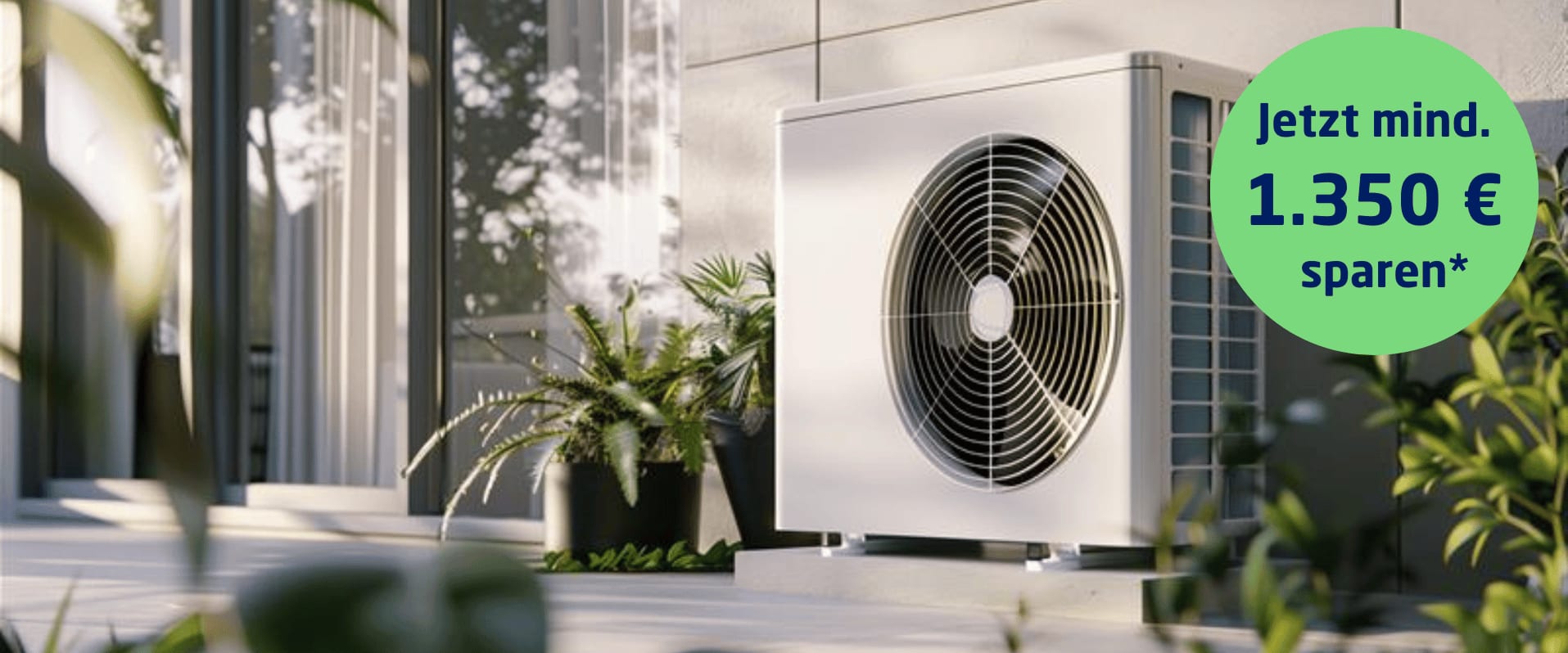 Wärmepumpe am Haus mit Aktionsbutton 