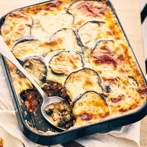 This comforting dish is a must-try while on holiday in Greece. Indulge in this rich gratin for an authentic taste of Greek tradition.