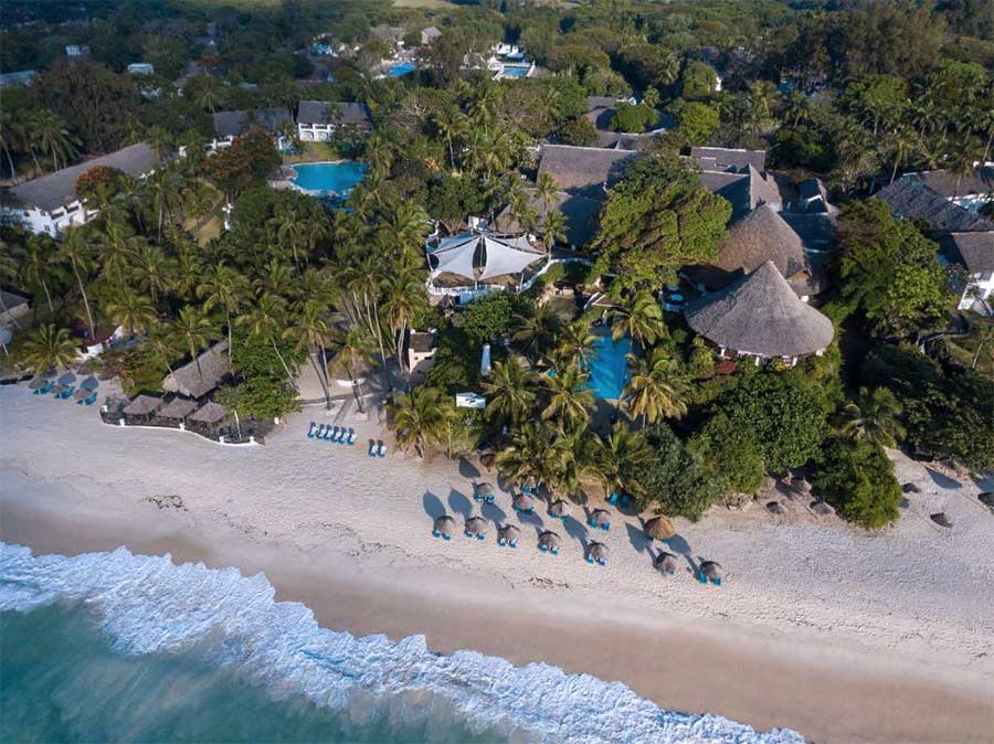Welcome to Leisure Lodge Beach & Golf Resort, located on the award-winning Diani Beach 38 kilometers south of Mombasa. Their devoted personnel will make your stay in Kenya unique and unforgettable as part of your Kenya holiday package.